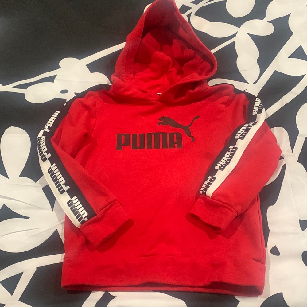Size 4T Puma hoodie in excellent condition!!
